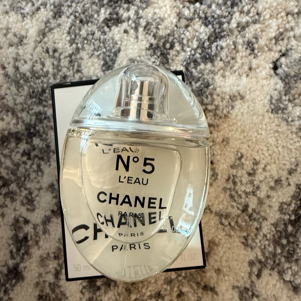 CHANEL N°5 L'Eau Fragrance with Black and White Box